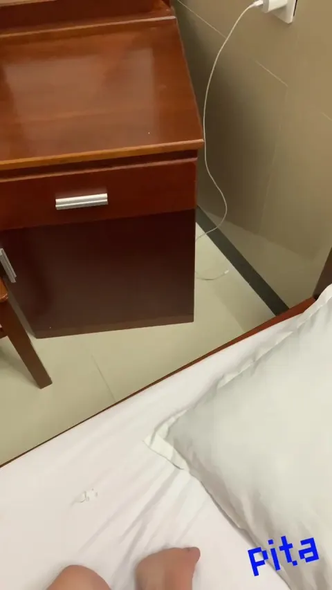 Poster of chị gái mưa 92 chưa chồng dáng đồng hồ cát nhiều nước