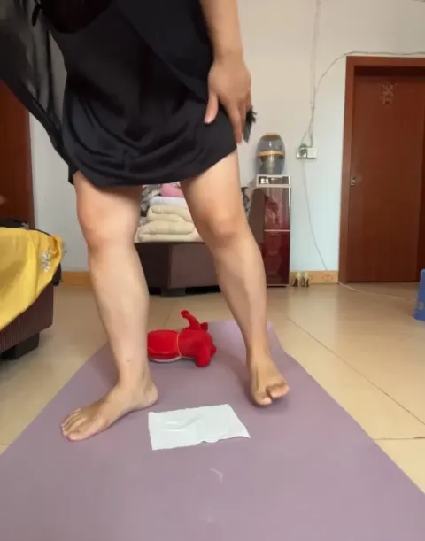 Poster of Chị mb dâm lồn to lắm lông thủ dâm bằng toy lồn chảy nước kích thích phần 1
