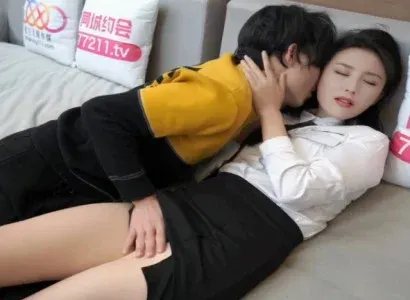 Poster of Cô thư ký xinh đẹp bí mật phục vụ sếp vì tiền