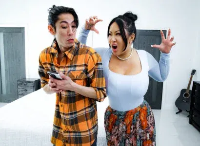 Poster of Con trai làm cho mẹ kế xăm trổ hàng múp lên đỉnh