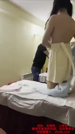 Poster of Đi massage vợ bị đụ kế bên mà chồng không biết