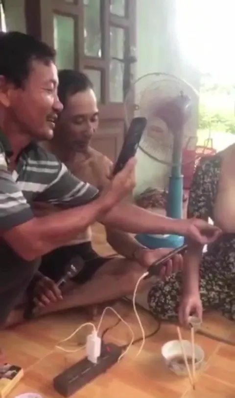 Poster of Độc lạ mấy cô chú nhậu tại miền tây