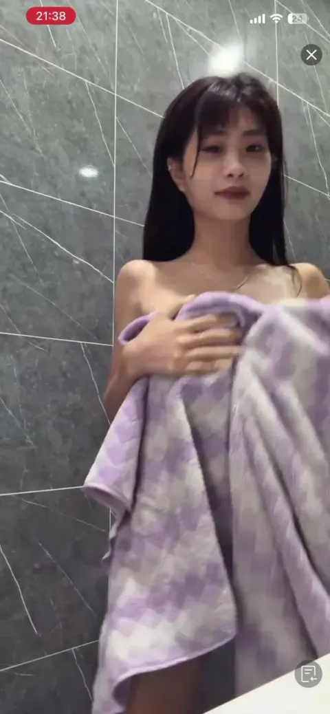 Poster of Idol tiktok Mai Linh aka NgọcNhi2k mình dây vú bự live show hàng móc lồn kím tiền