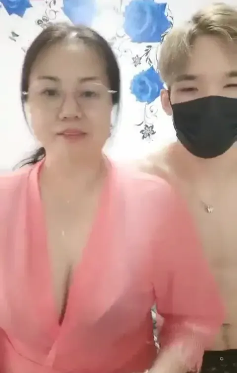 Poster of Mẹ vợ mông to chuppy quay cảnh làm tình với con rể