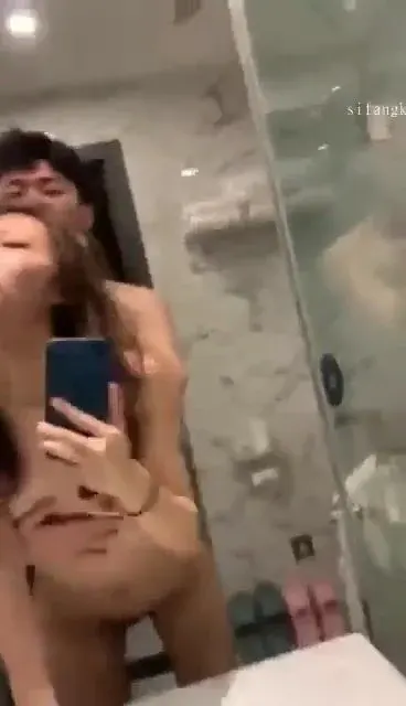 Poster of Say rượu, Rủ bạn thân vào WC Doggy Djt lồn quay video Vú To Rậm Lông mình dây rên rỉ