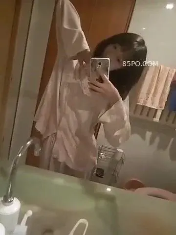 Poster of Sinh viên trung học lột đồ và chụp selfie