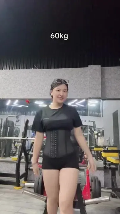 Poster of Tiktok Quỳnh Mai đang nuôi học phí lộ clip hot 2