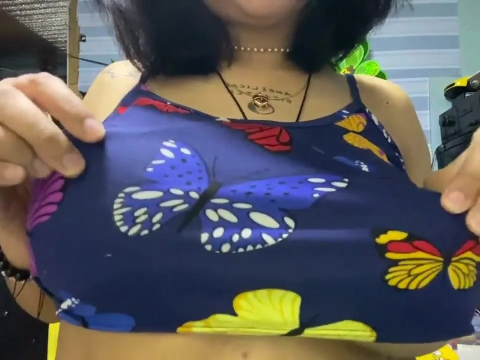 Em gái vú to 5