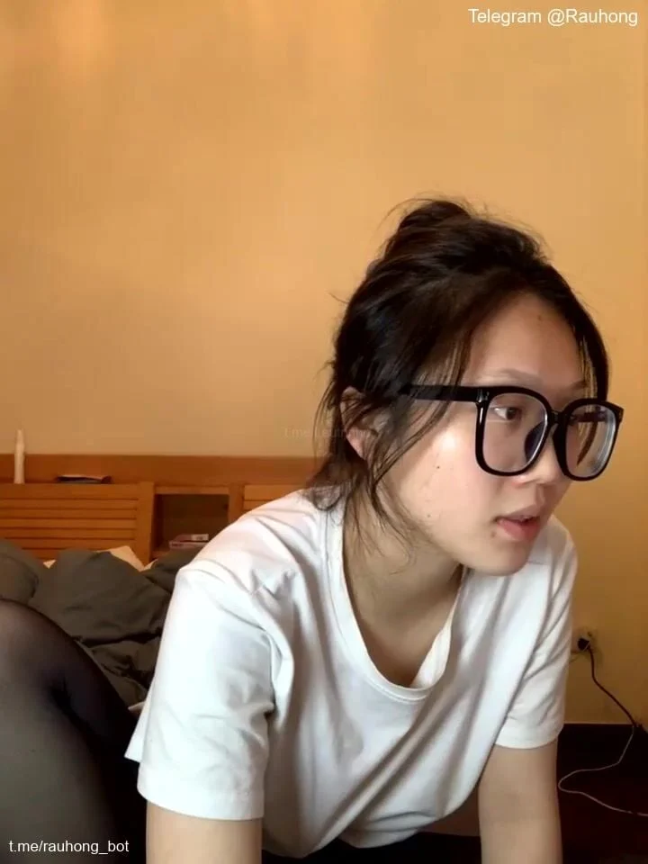 Kính cận vú to livestream siêu dâm 5