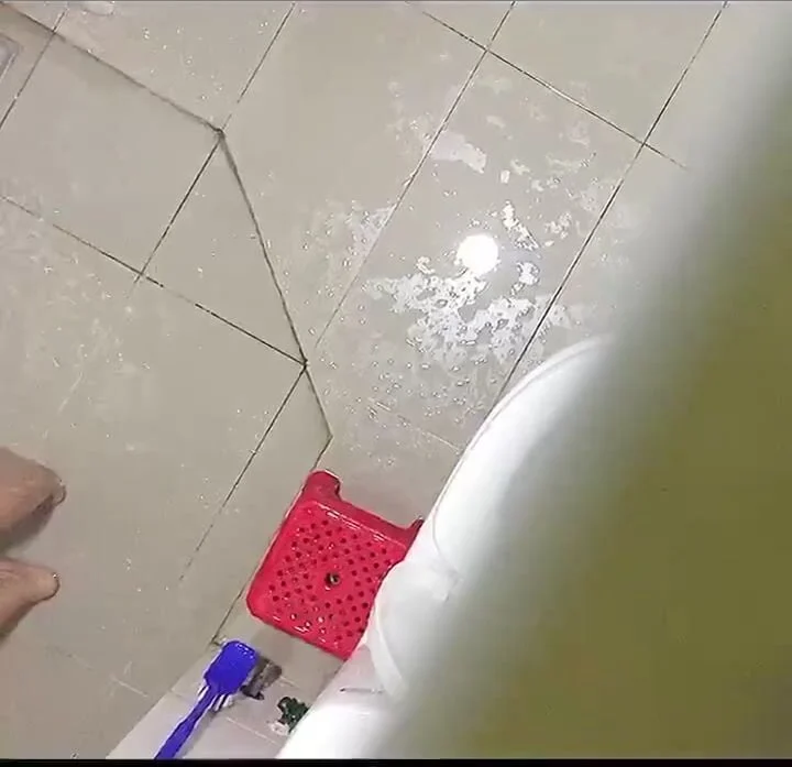 Quay lén nhỏ gái hàng xóm đi tắm