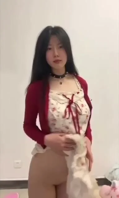 Sinh viên xinh cởi đồ show ngực to